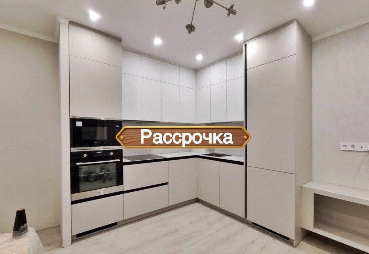 Кухня на заказ в потолок бежевая